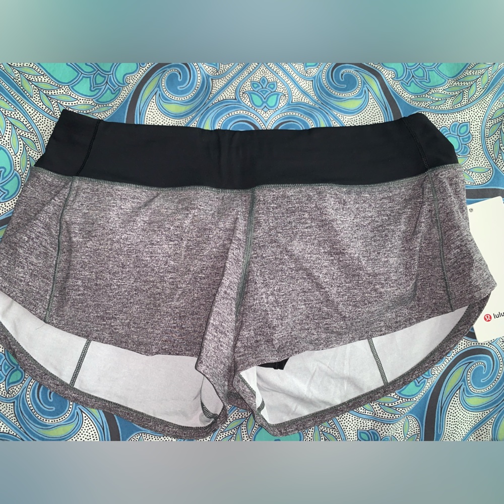 Lululemon Athletica Speed Up mid rise Shorts 2.5 inch